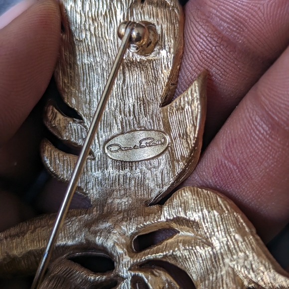 XL💯OSCAR DE LA RENTA INTRICATE GOLDTONE BROOCH - Picture 6 of 10